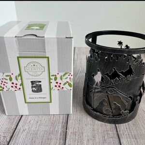 SCENTSY Away In a Manager Warmer Wrap With Box